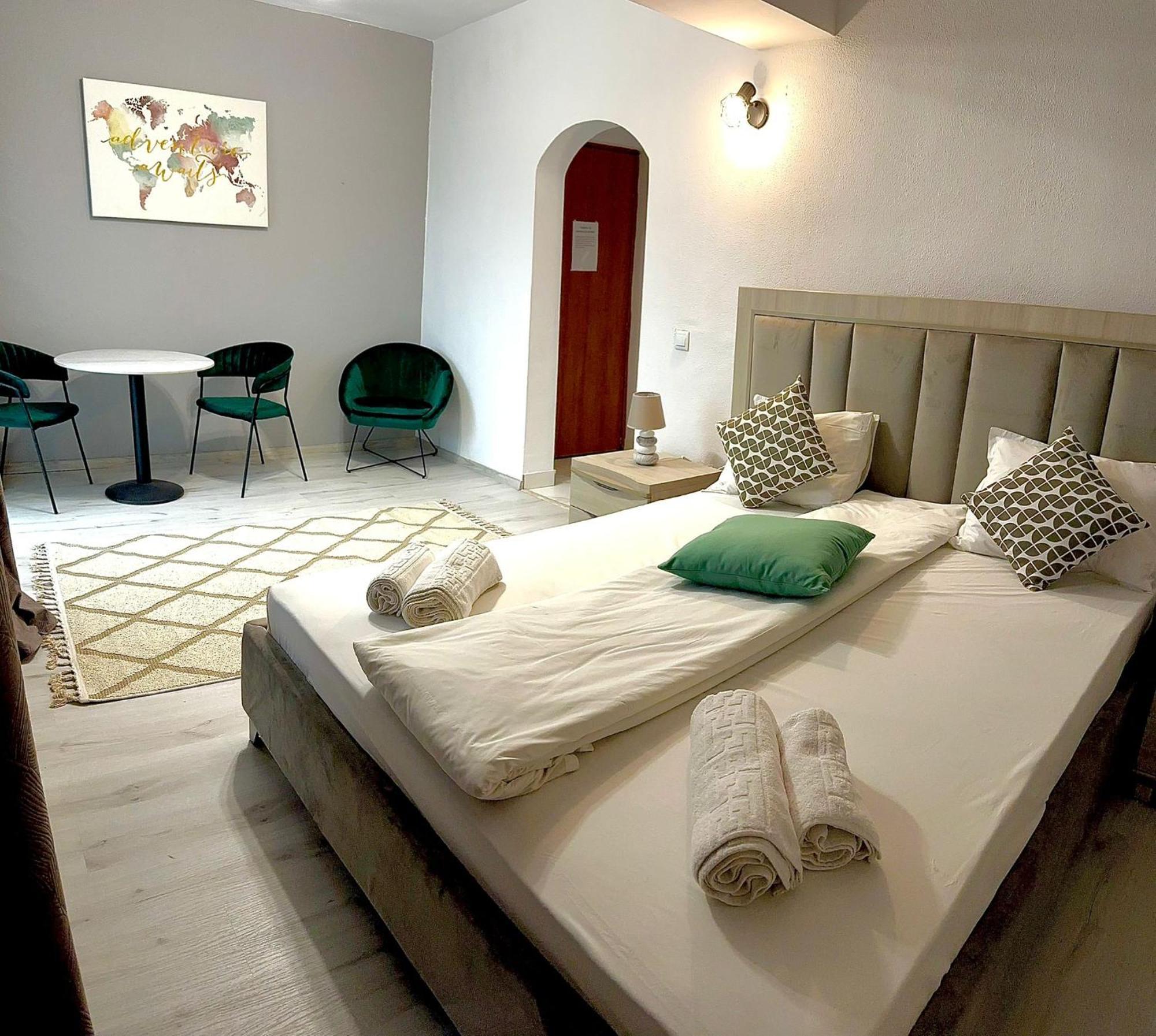 Hotel Green House Craiova Exterior foto