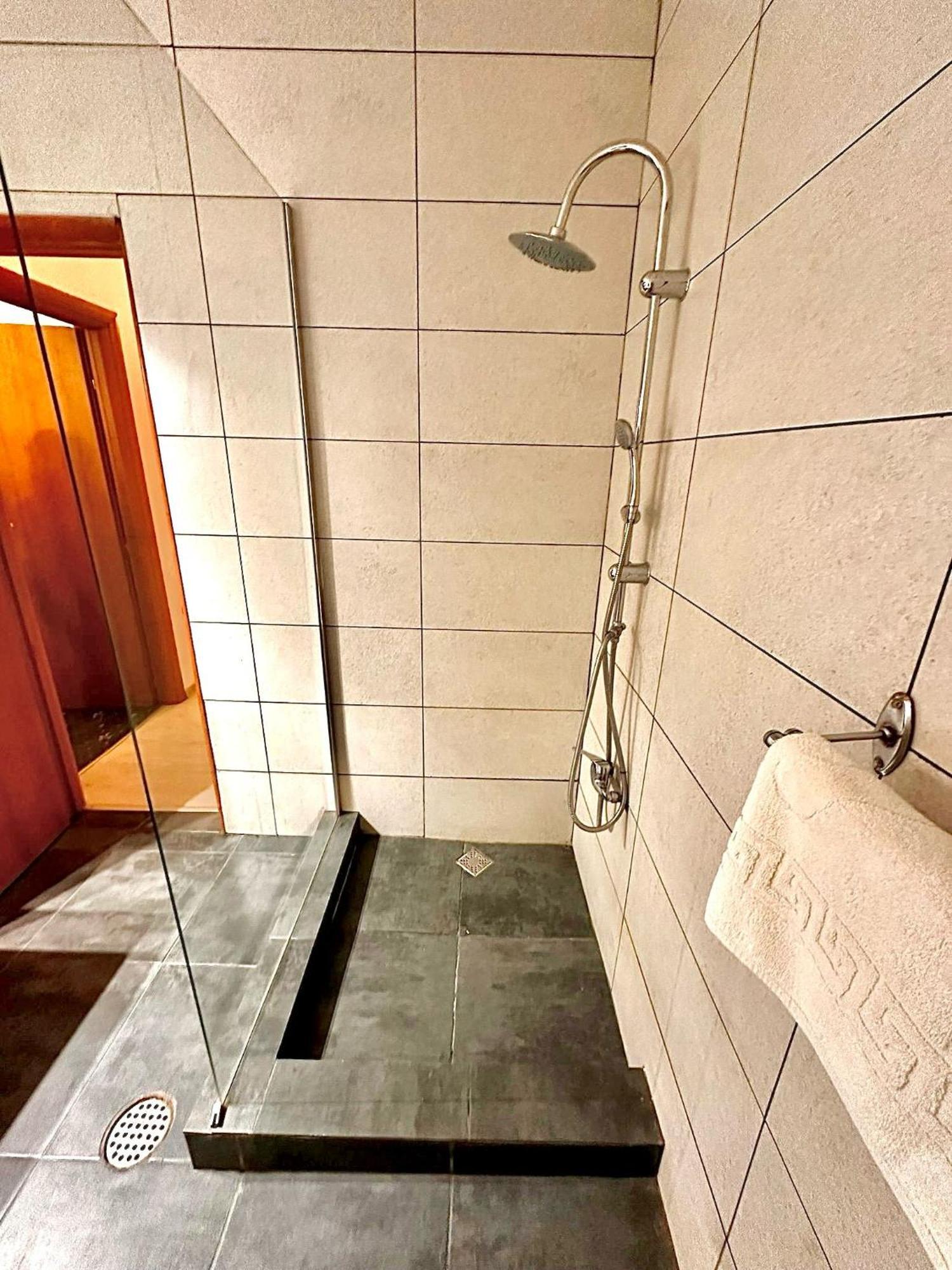 Hotel Green House Craiova Exterior foto